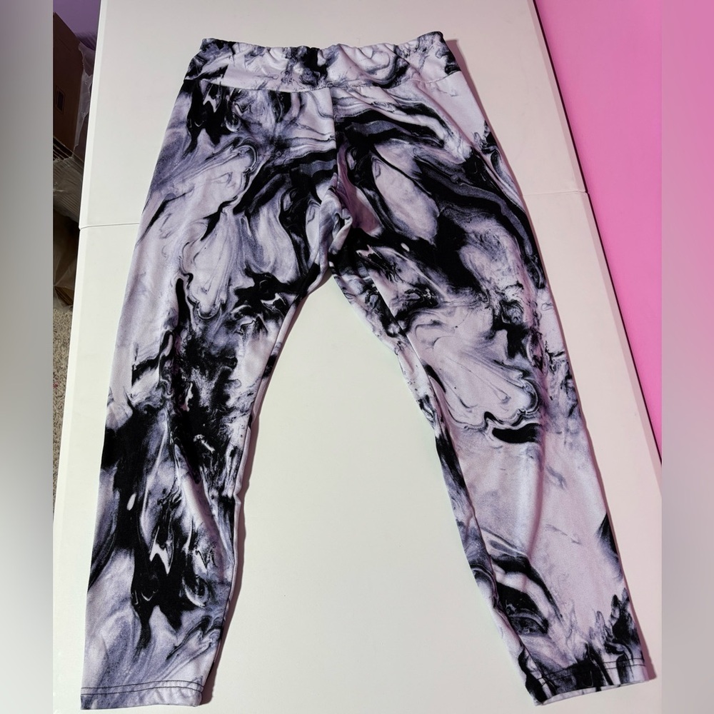 Eye Candy Black and White Swirl Women’s Leggings